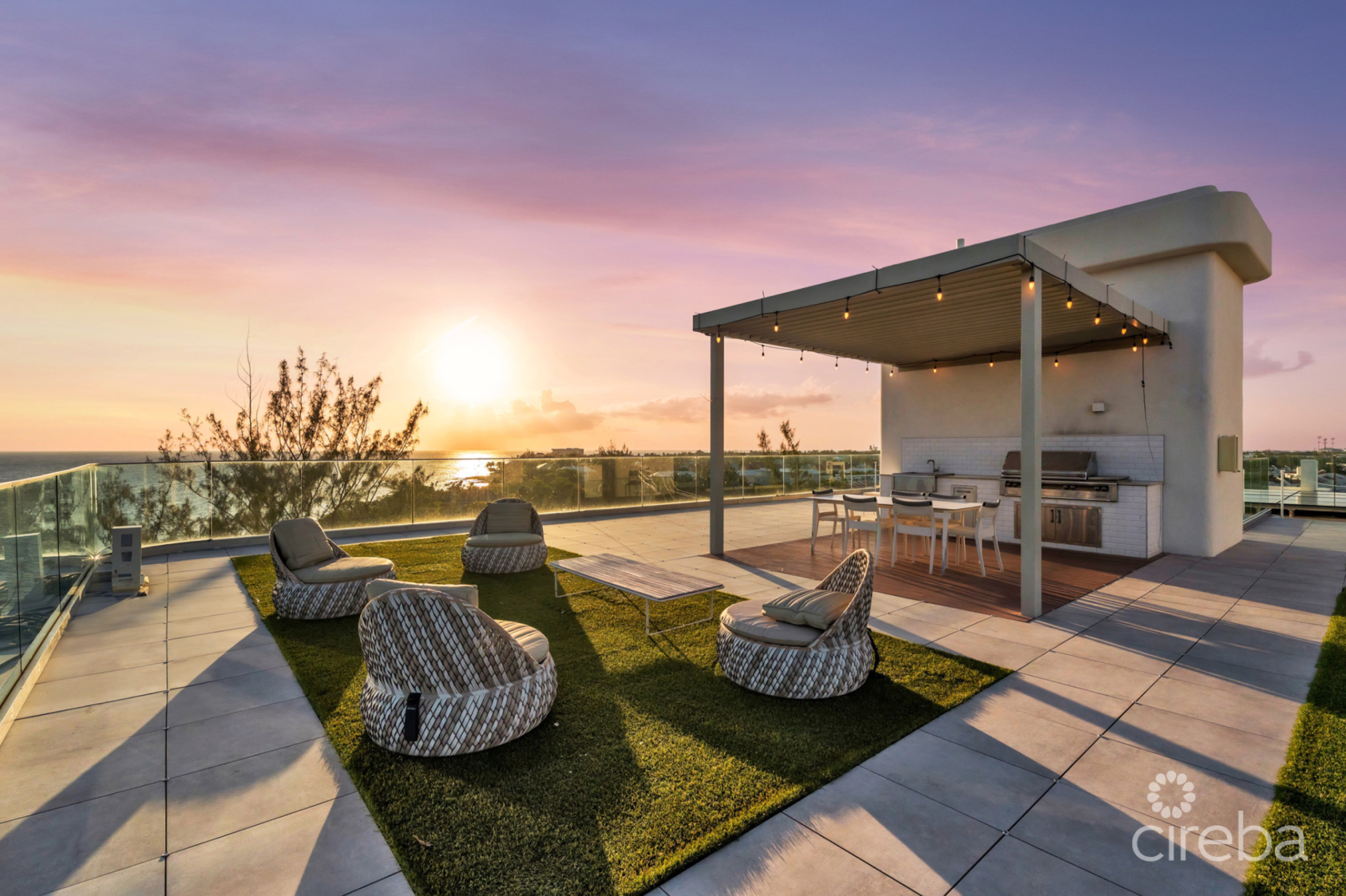 Tides 4-Bed Beachfront Condo With Oversized Terrace