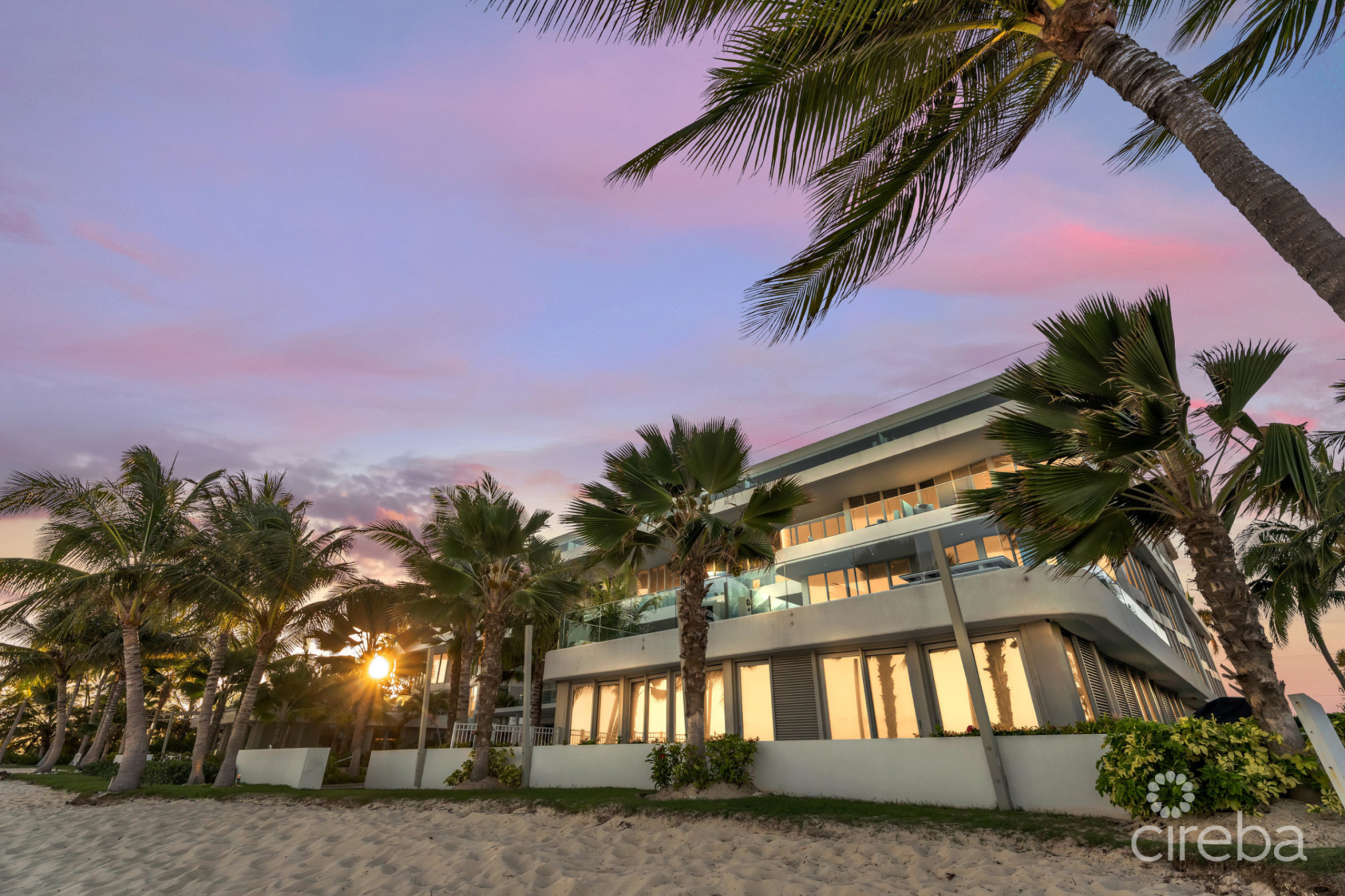 Tides 4-Bed Beachfront Condo With Oversized Terrace
