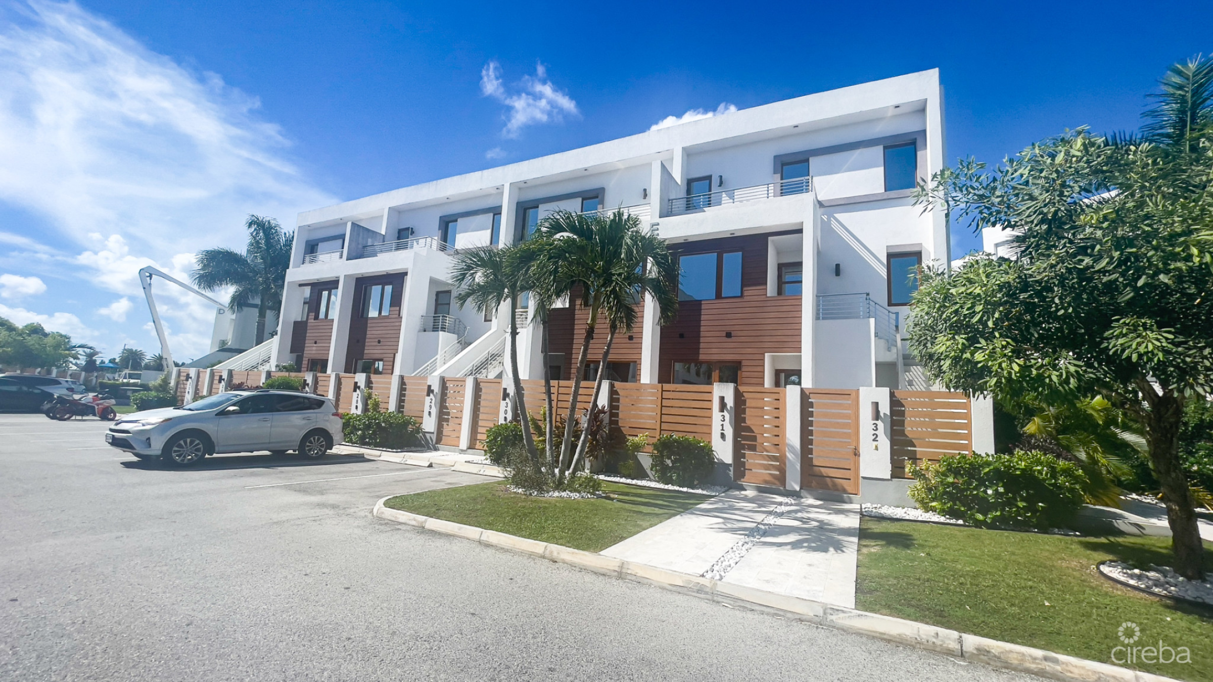 Arvia Canal Front 3Bed