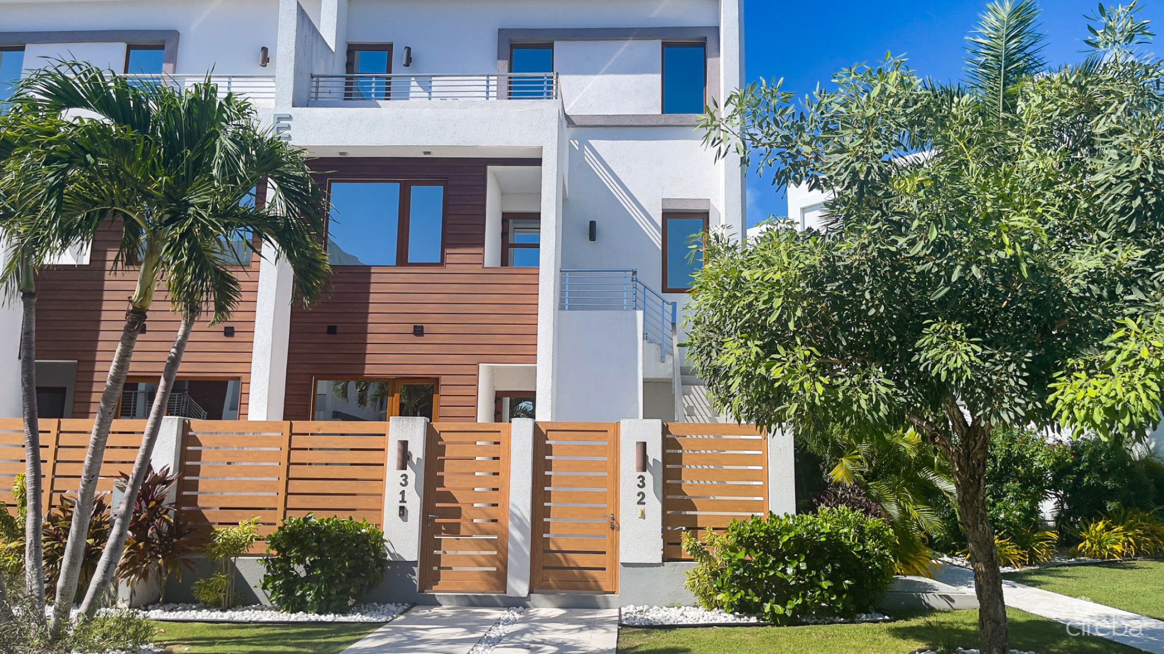 Arvia Canal Front 3Bed
