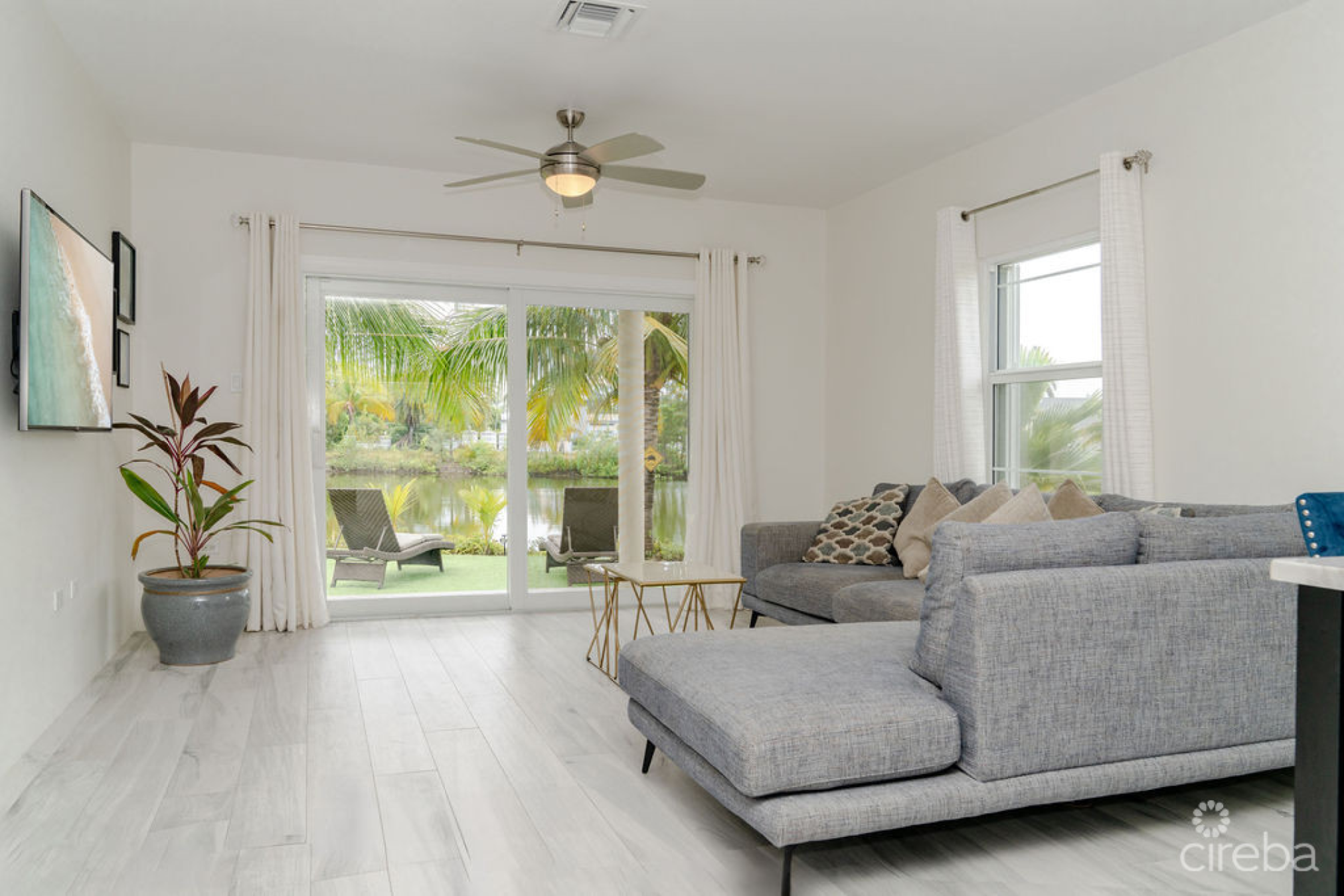 Great Price - Lakefront 3Beds Home On Private Land
