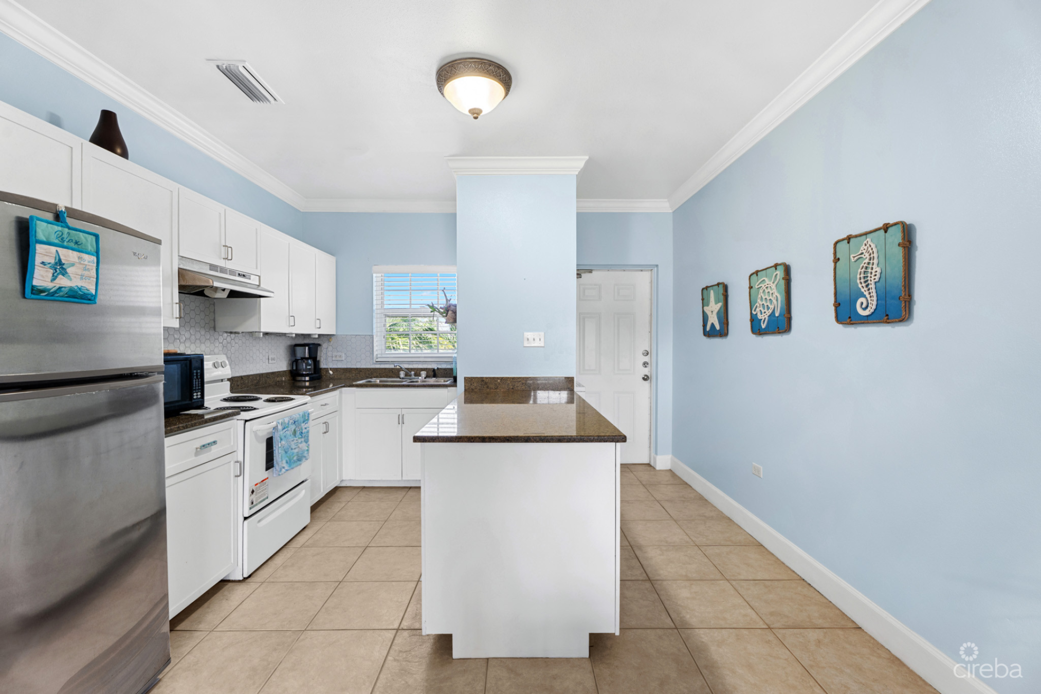 Updated 2-Bedroom Condo In Silver Oaks, George Town!