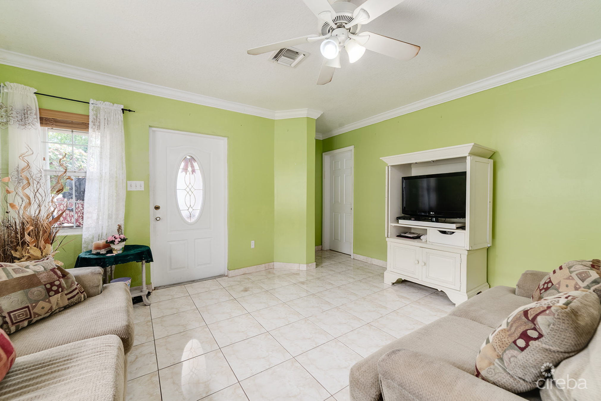 Tropical Mews 2 Bed Home