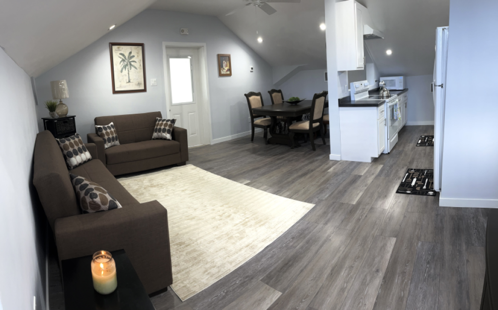 3 Bedroom Unit On Brisbane St. - 1