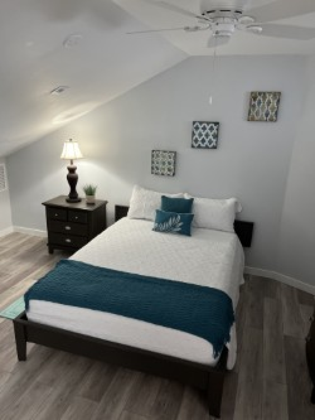 3 Bedroom Unit On Brisbane St.