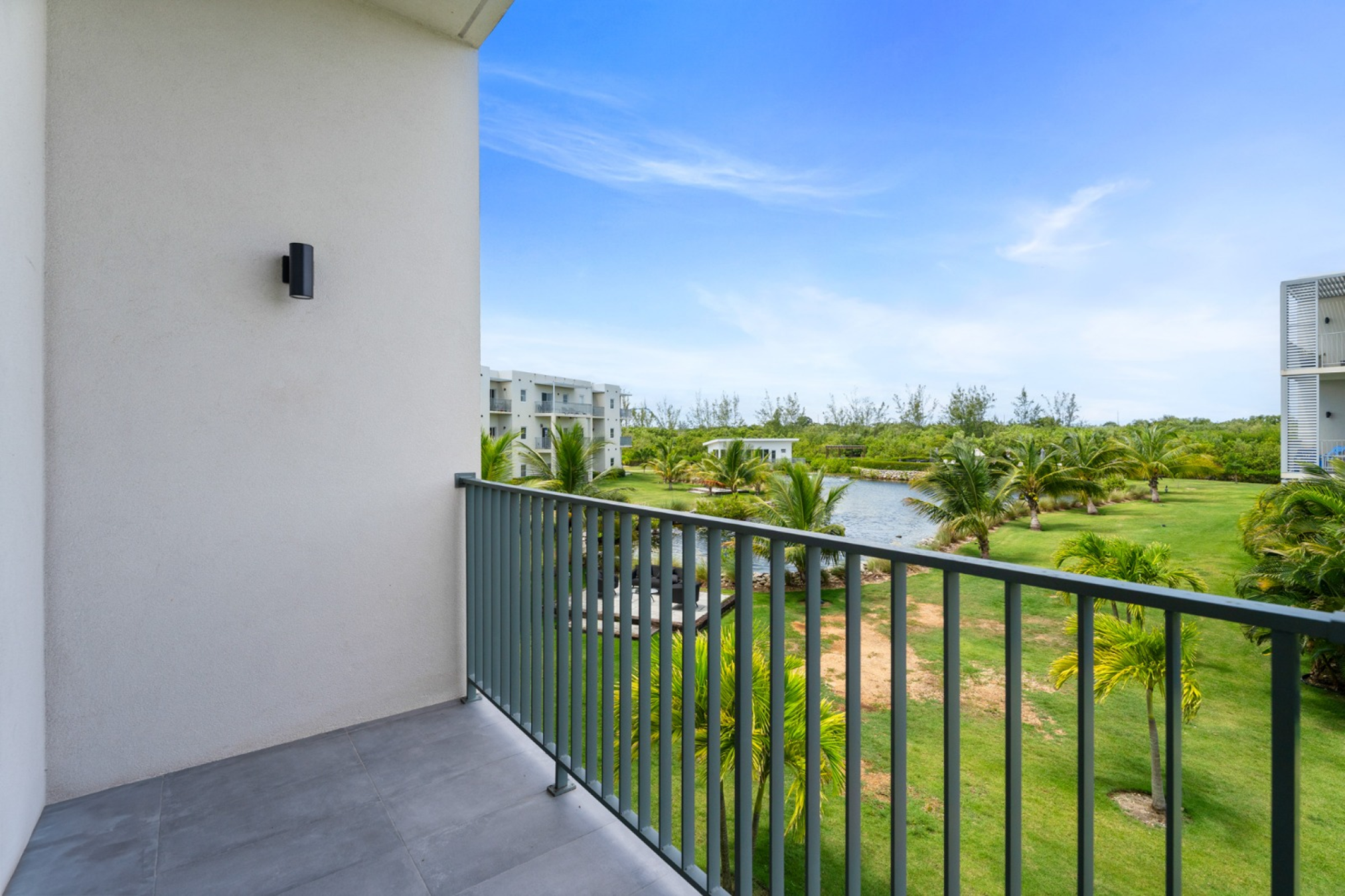 Stunning 2-Bed At 19 North With A Lake View