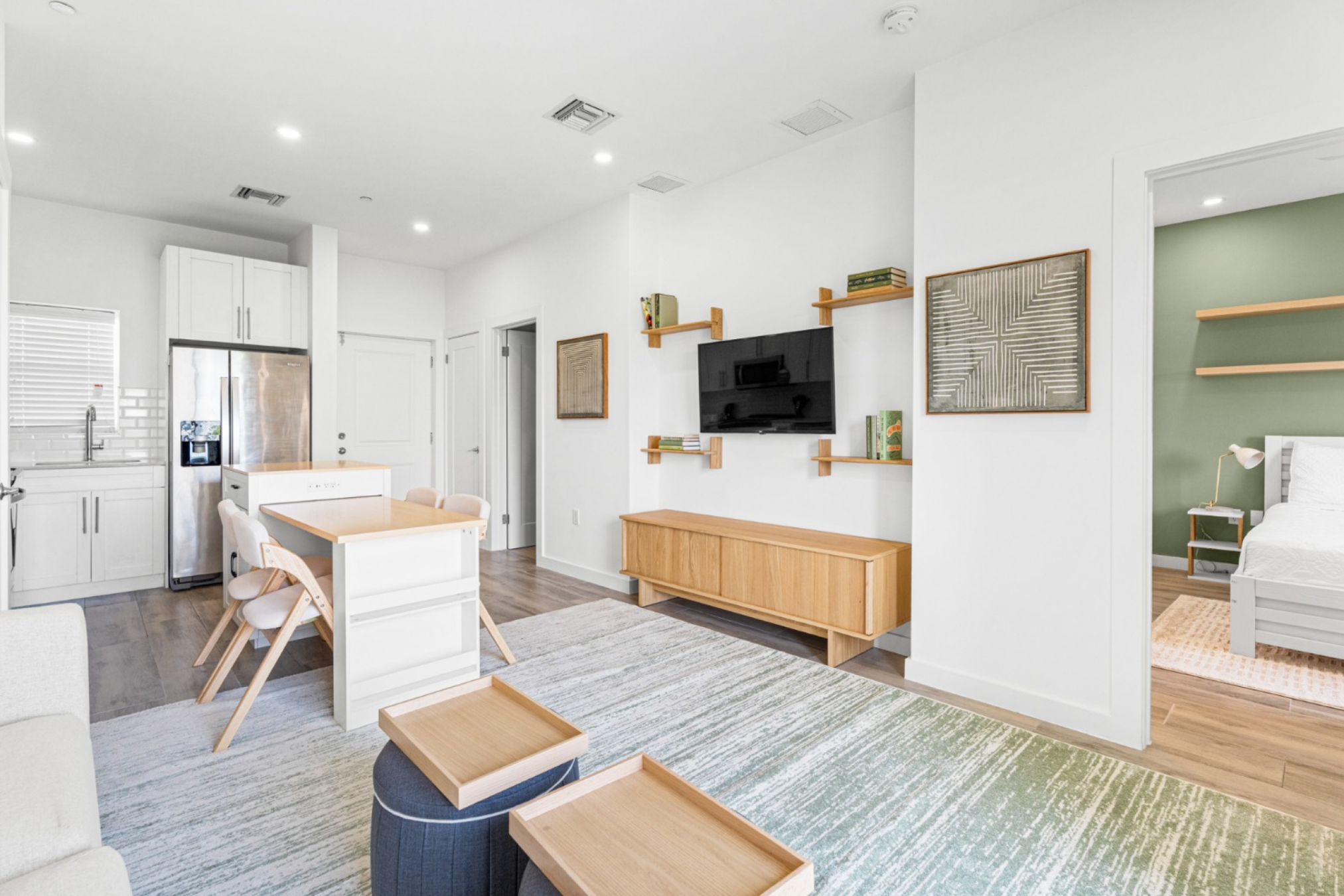 Stunning 2-Bed At 19 North With A Lake View
