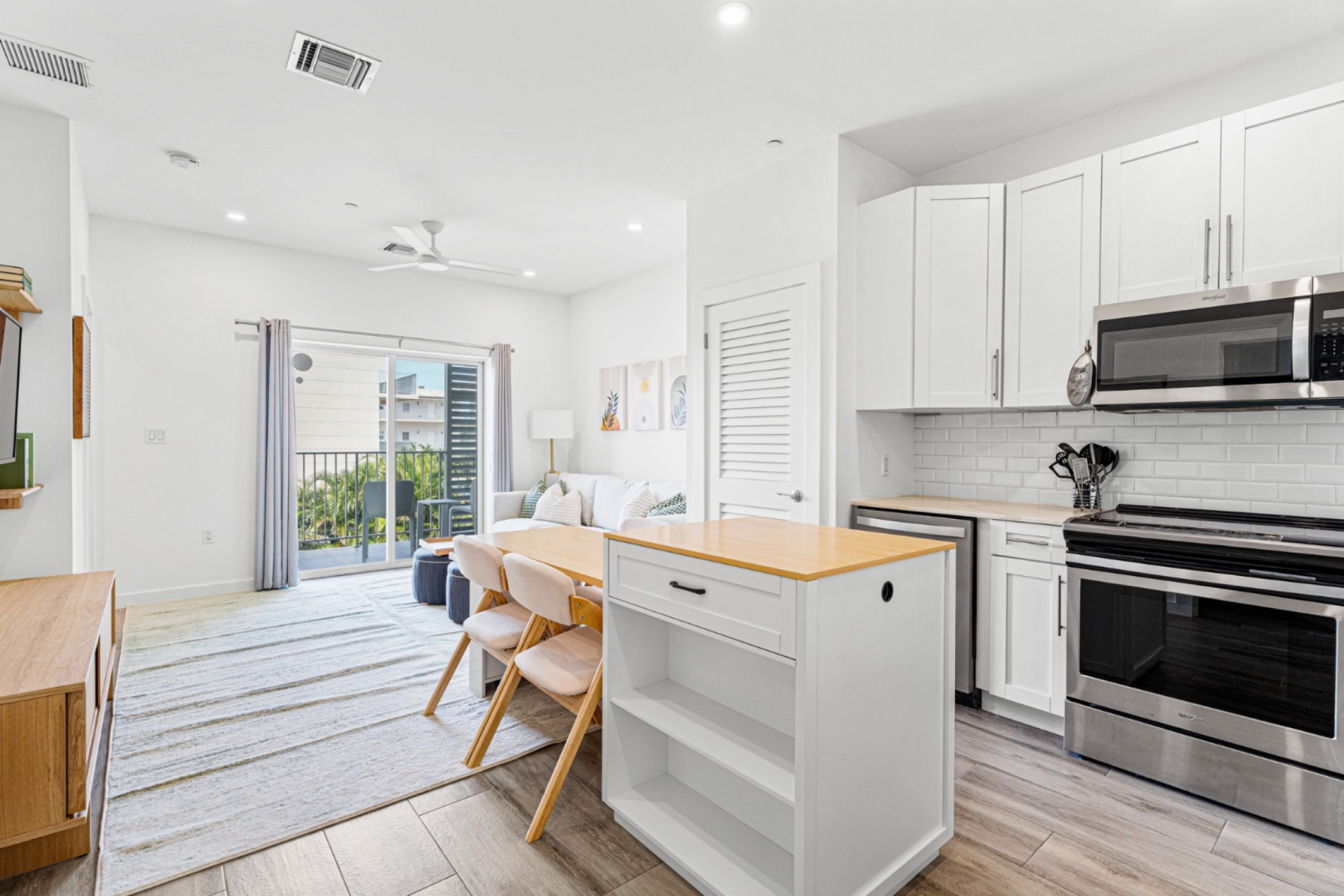 Stunning 2-Bed At 19 North With A Lake View