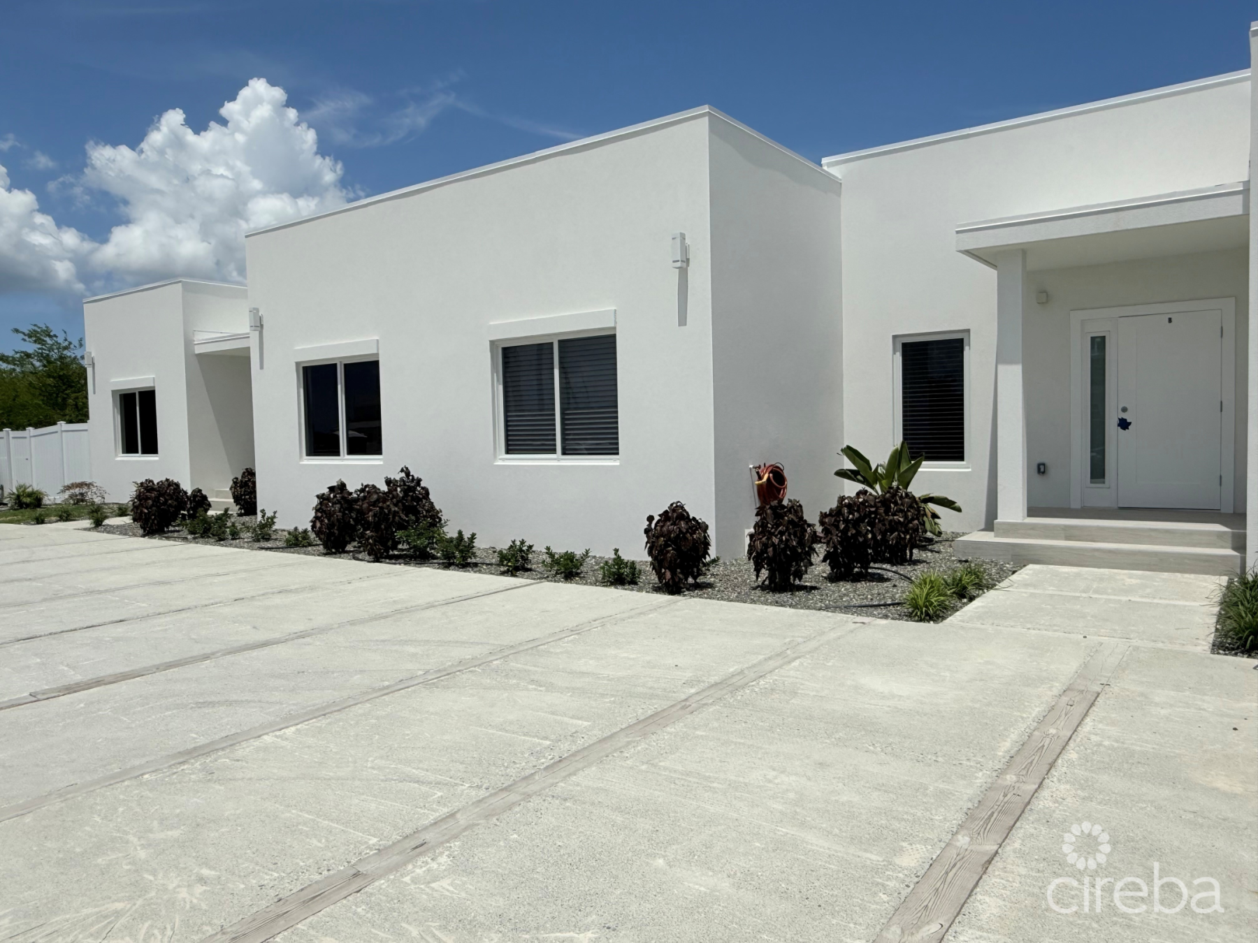 Bodden Town Duplex - Blanco, Unit A