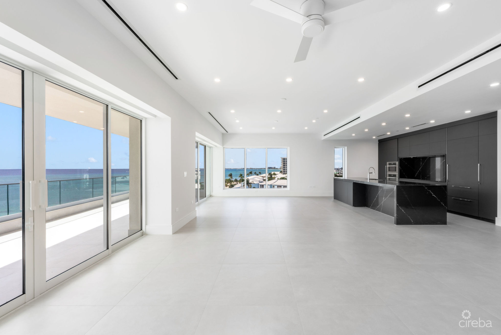 Aqua - Beachfront Residence #5, Seven Mile Beach