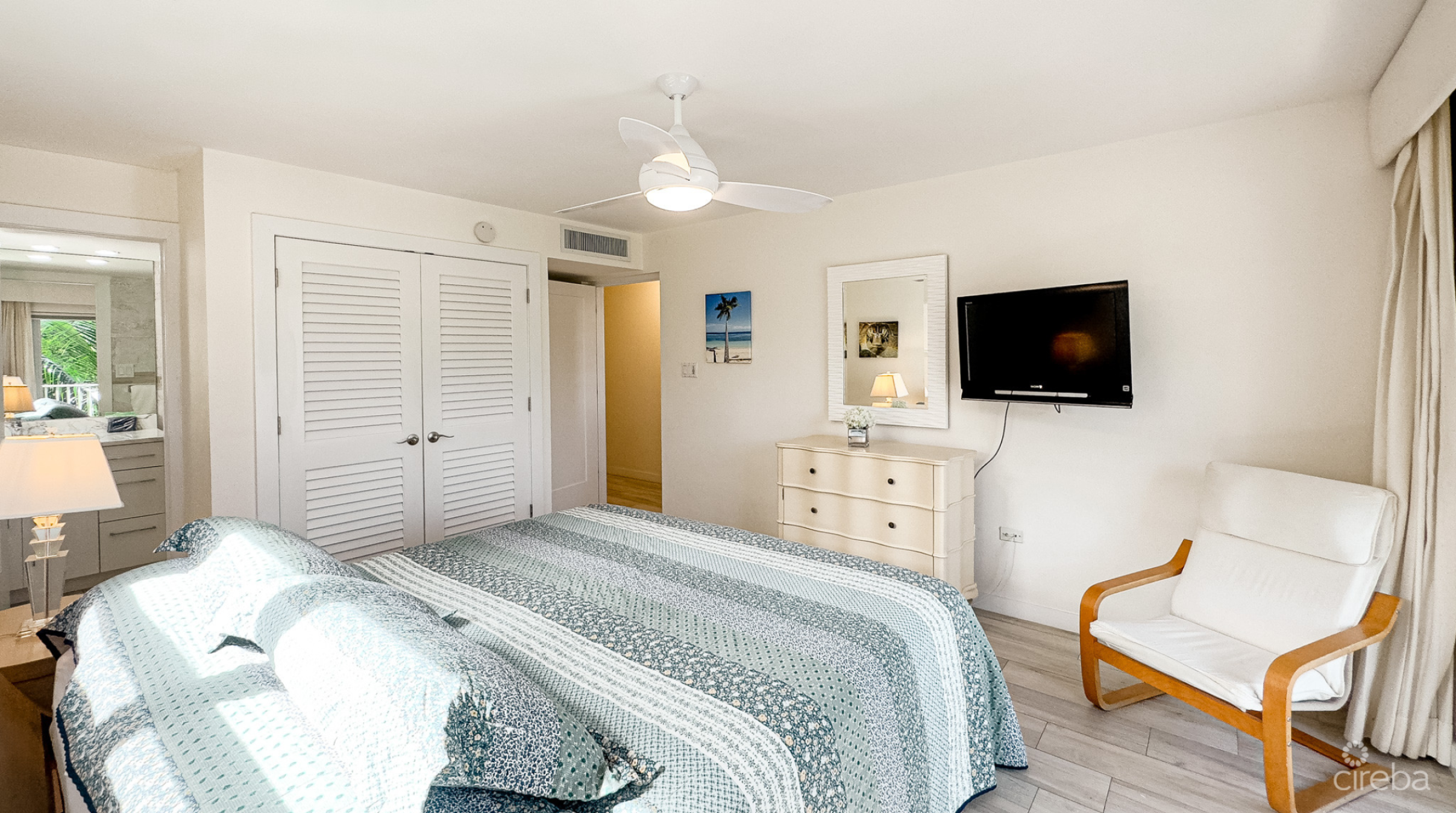Aqua Bay Club | End Unit 2 Bed , Seven Mile Beach