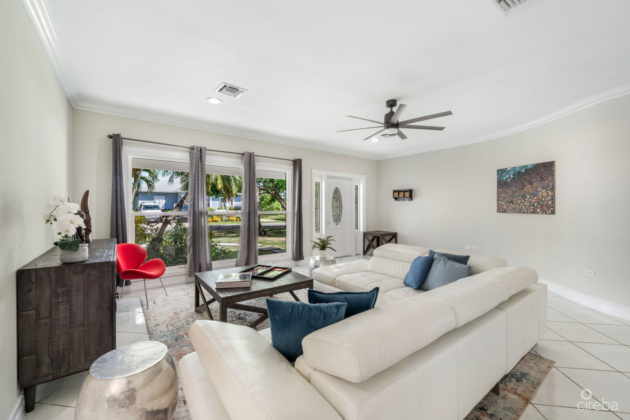 Spacious 4-Bedroom Home In Tropical Gardens
